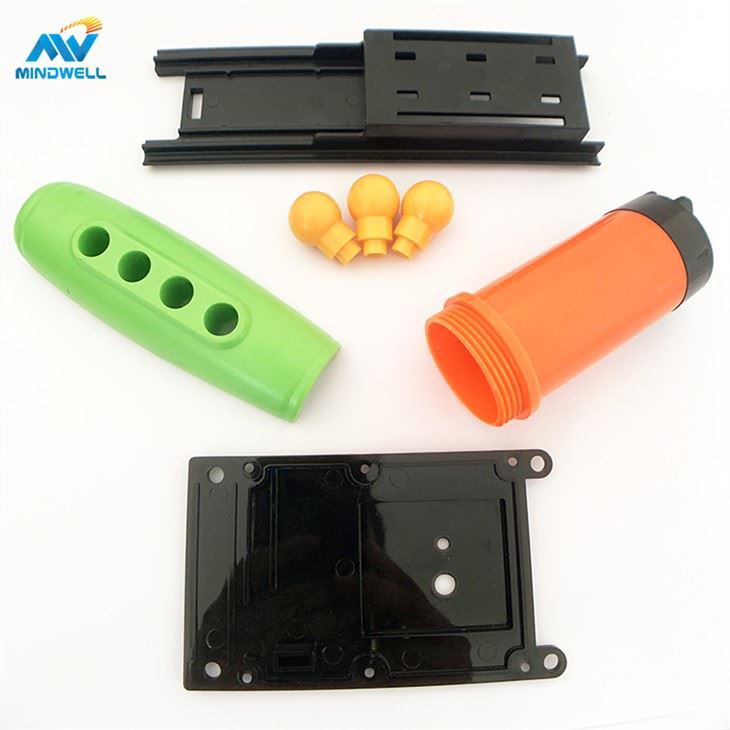 Mukautetut muoviosat